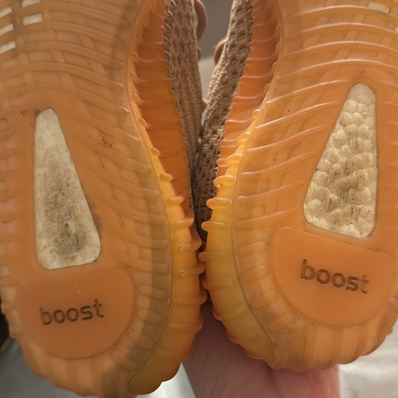 Yeezys boost 350 v2 Adidas size US 4 fits like a 4-5.5 - Picture 6 of 7